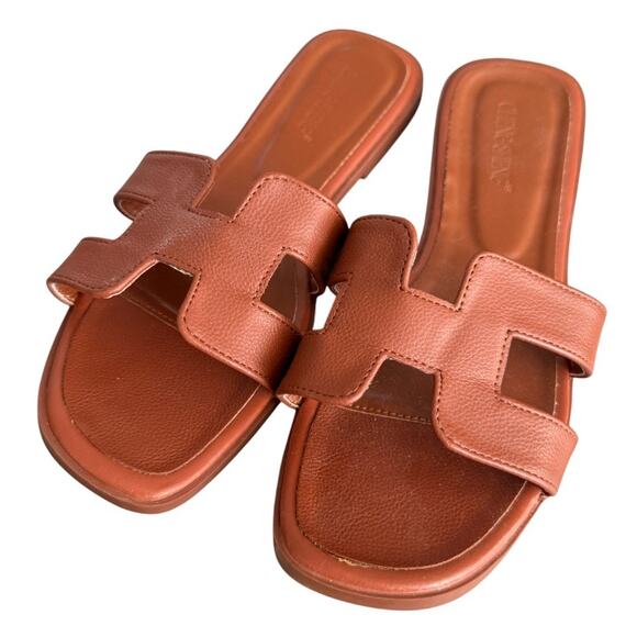 WORN ONCE Brown Faux Leather Slide On Comfy Flat Sandals - Size 8/40 - Picture 1 of 5